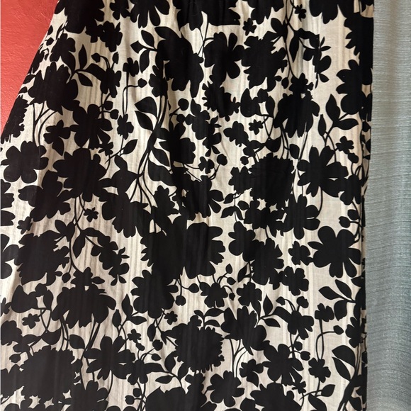 Floral Black and White Women's Skirt - Picture 4 of 7